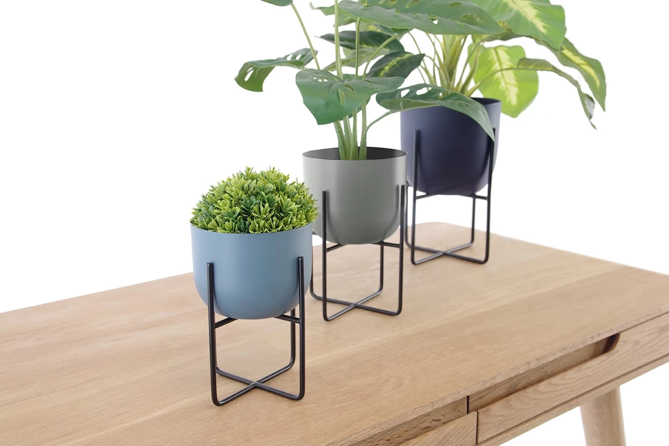 Enamel Pot & Quad Plant Stand 8 Enamel Pot & Quad Plant Stand - Image 8